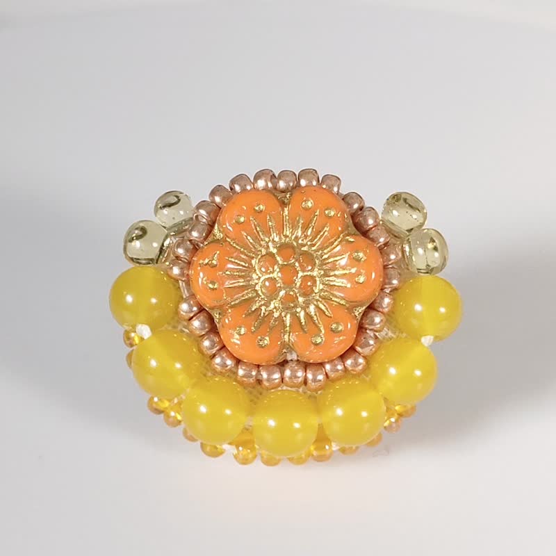 Talkative Ring 9 Free Size Bead Embroidery Ring Flower Orange Yellow Colorful Vitamin Color - 戒指 - 塑料 橘色