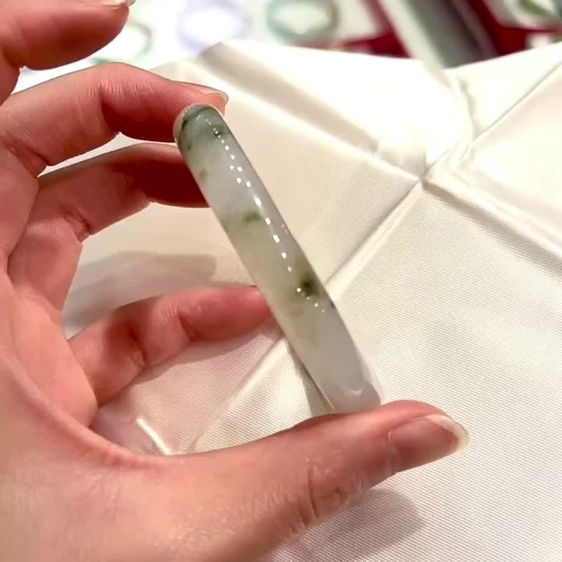 冰种 缅甸翡翠 A玉 玉镯 • 冰种青苔飘花翡翠贵妃镯 - 手链/手环 - 玉石 白色