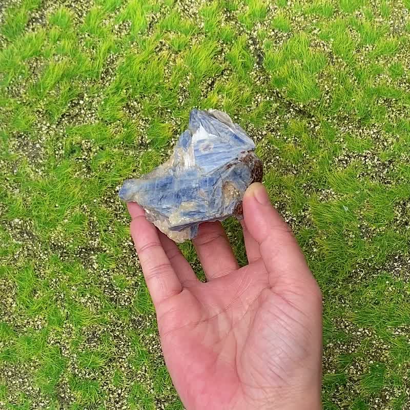 手串充电站-梦幻蓝晶石共生白水晶 云母 石榴石 可消磁细款手链 - 摆饰 - 水晶 多色