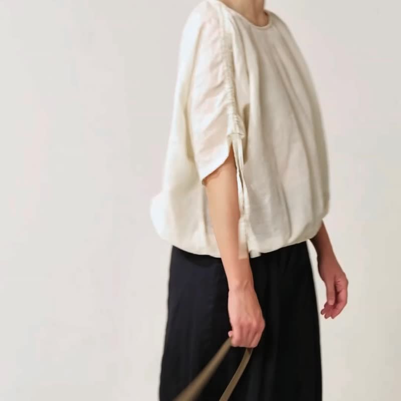 穿得轻一点・舒服一点 |呼吸抽褶灯笼袖松紧下摆上衣 - 女装上衣 - 棉 白色