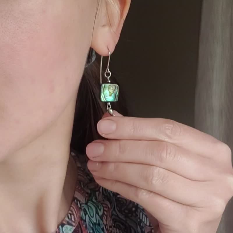 Dragonfly Earrings, 925 Silver, mother-of-pearl heliotis, June birthstone gift - 耳环/耳夹 - 半宝石 银色