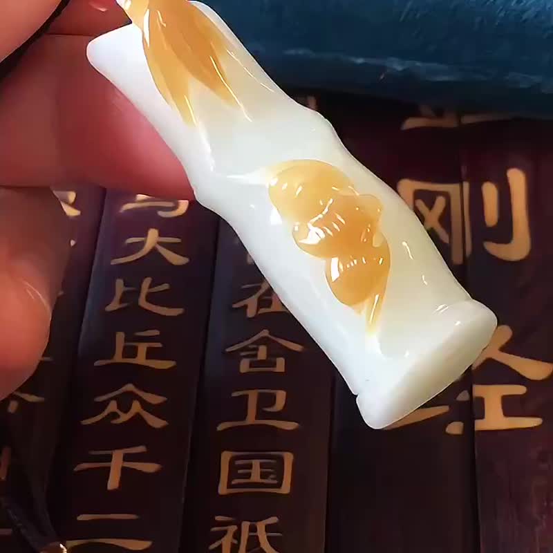 和田玉糖料 俏色 竹子 蝙蝠 吊坠 寓意竹报平安 福在身边 - 吊饰 - 水晶 