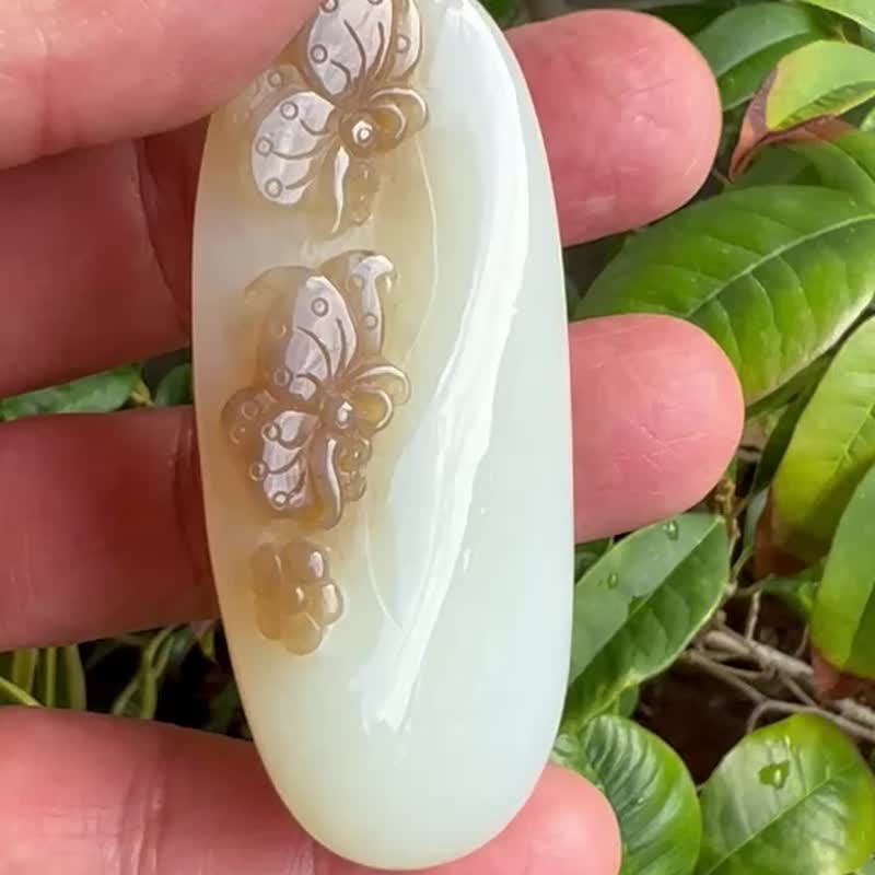 白玉双蝶雕 白玉 新疆和阗糖玉 和田玉 吊饰 50克 Jade 挂件 颈链 - 吊饰 - 玉石 白色