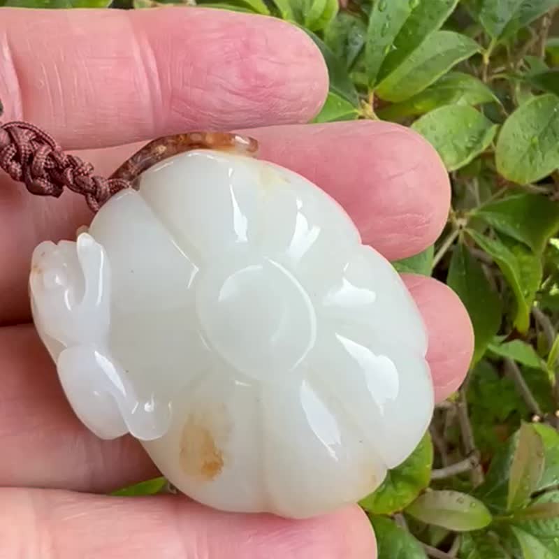 白玉莲蓬青蛙圆雕 白玉 和阗玉 和田玉 吊饰 37克 圆雕 精雕 - 吊饰 - 玉石 白色