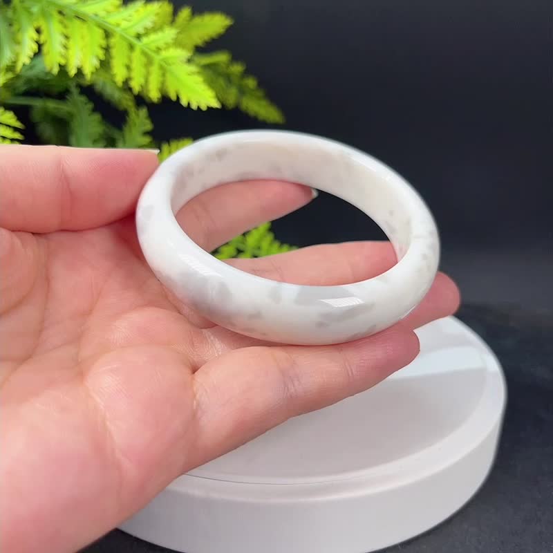 和田玉米达手镯59MM 老料水墨风烟白玉手环 附证书 质地细腻油润 - 手链/手环 - 玉石 白色