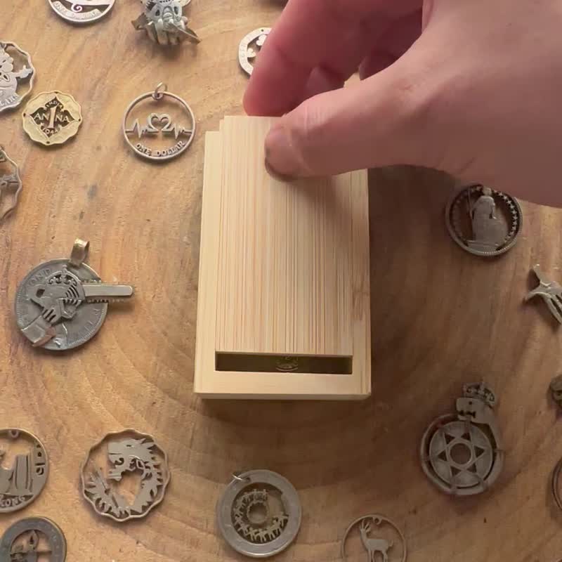【情人节礼物】硬币改造吊坠 (大展红兔) - 项链 - 其他材质 金色