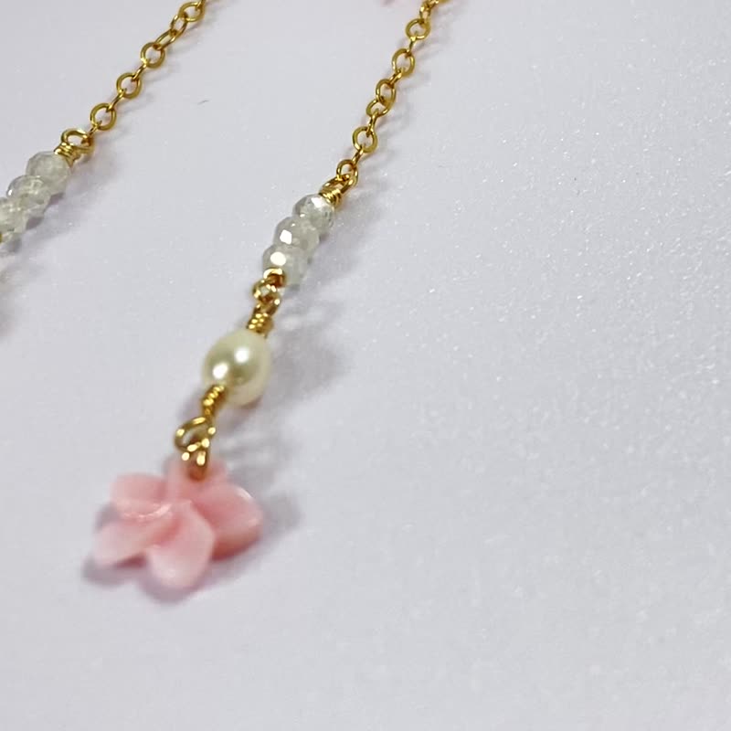 Anticipating Spring ~ Queen Conch Shell Cherry Blossom Earrings - 耳环/耳夹 - 贝壳 粉红色