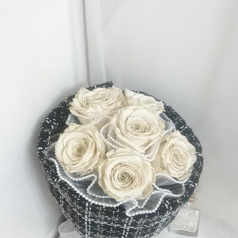 情人节礼物花束黑白小香风永生玫瑰花束 求婚告白情人节生日男/女 - 干燥花/捧花 - 植物．花 黑色