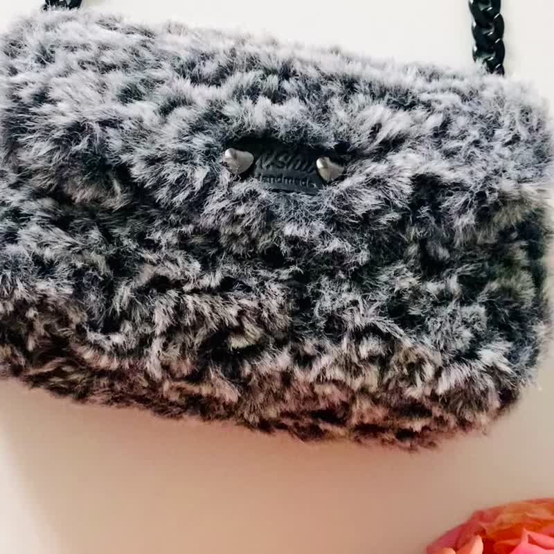 Fur bag Mini bag Crochet bag Fur clutch Crochet clutch - 手拿包 - 聚酯纤维 黑色