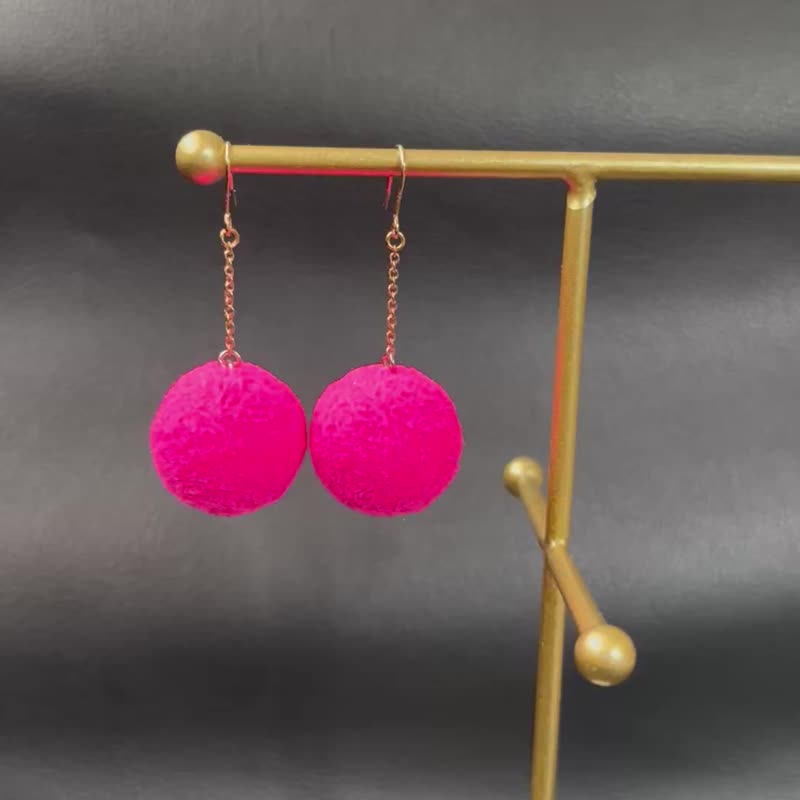 绒球耳饰 幸运色 彩色耳饰 霓虹粉 - 耳环/耳夹 - 其他人造纤维 粉红色