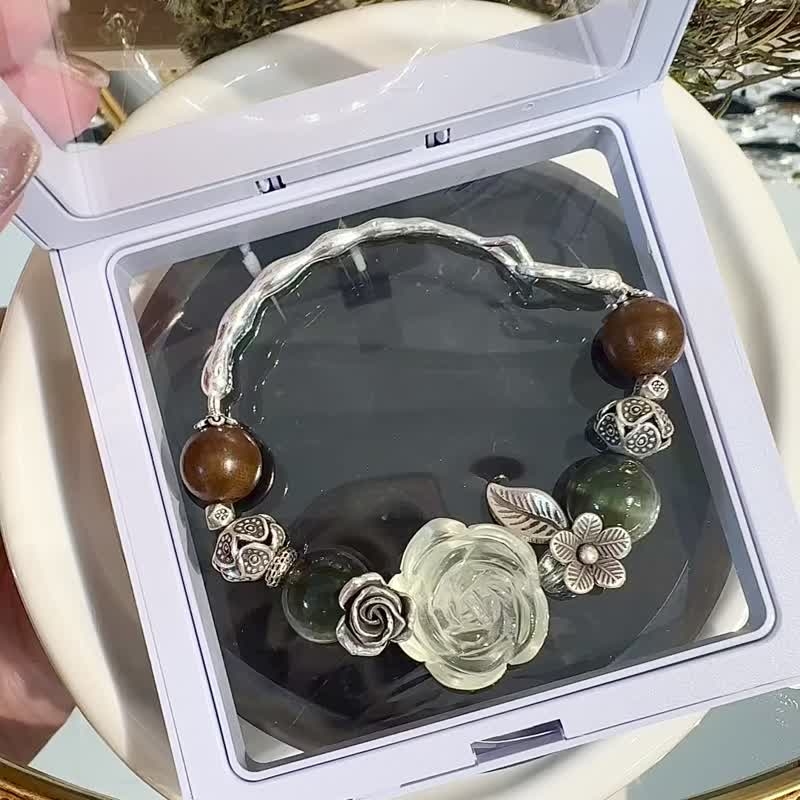 森林系木质感玫瑰花卉独家半镯弹性设计款手链招财柠檬晶绿锂云母 - 手链/手环 - 水晶 绿色