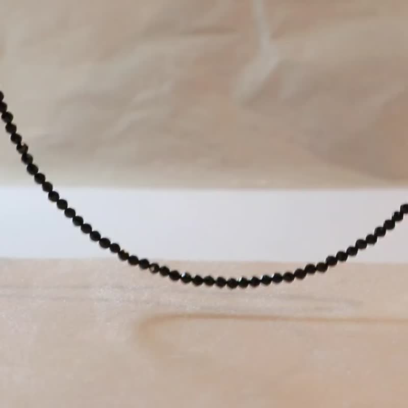 黑尖晶-八月诞生石 925 SILVER切面黑尖晶2-3mm- 细致颈圈项链 - 项链 - 半宝石 黑色