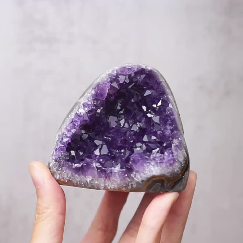 中小型紫晶镇 // 帝王紫 // 智慧 创意 镇宅化煞 // 赠底座 - 摆饰 - 水晶 紫色