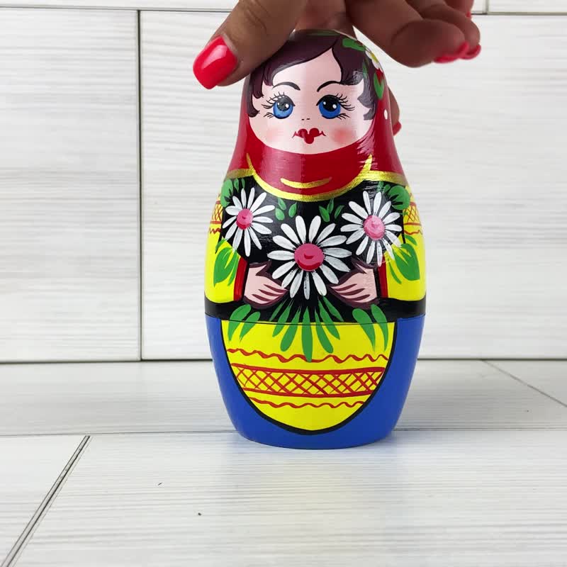 Russian Nesting Dolls 7 pcs - Matryoshka Doll with Daisies in Red Head Scarf - 玩具/玩偶 - 木头 多色