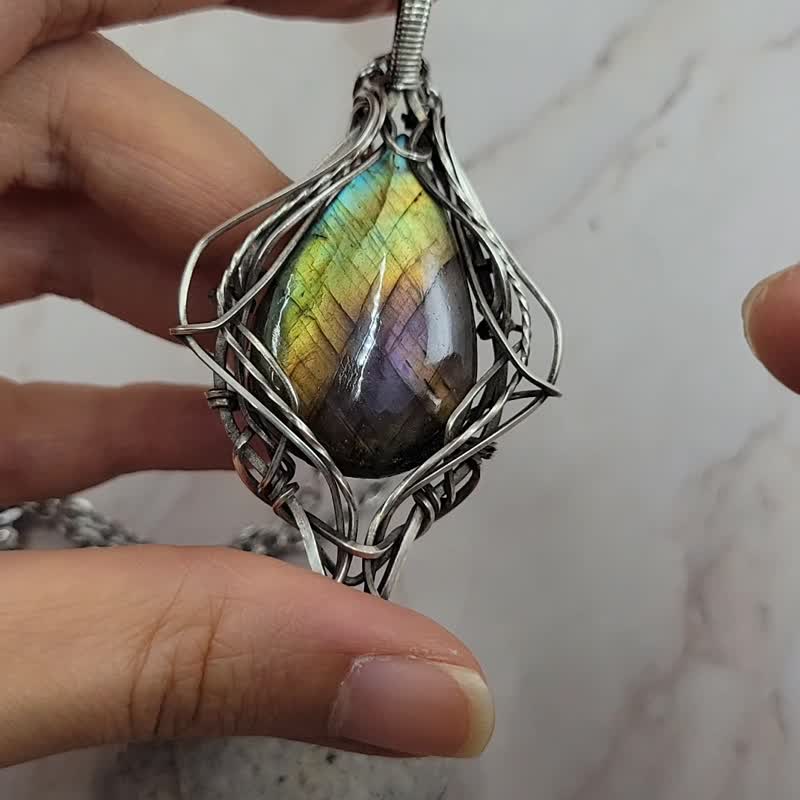 手工绕线 999纯银 异彩拉长石 古典扭花 长颈链 - 项链 - 银 