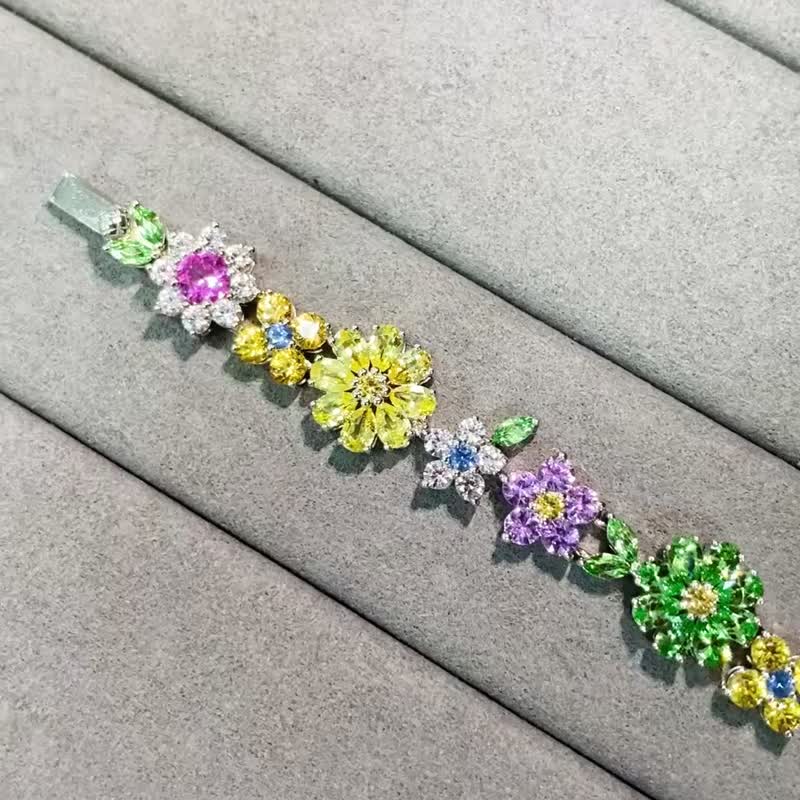 繁花似锦天然彩色蓝宝石手链彩色宝石小花石榴石沙弗莱 18k 金手链 - 手链/手环 - 宝石 蓝色