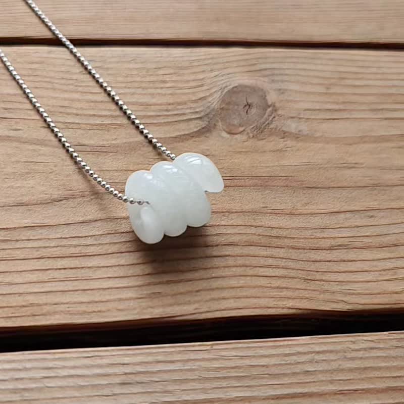 【亲翠】天然翡翠 白冰种水立体圆弧卷白蛇锁骨银链 生肖蛇 - 项链 - 玉石 白色