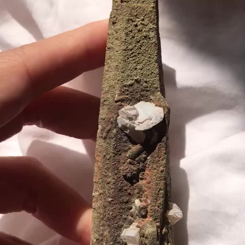 少有内蒙古外包绿幽灵 白云母 绿幽灵 手术刀 能量柱 天然原石 - 摆饰 - 水晶 绿色