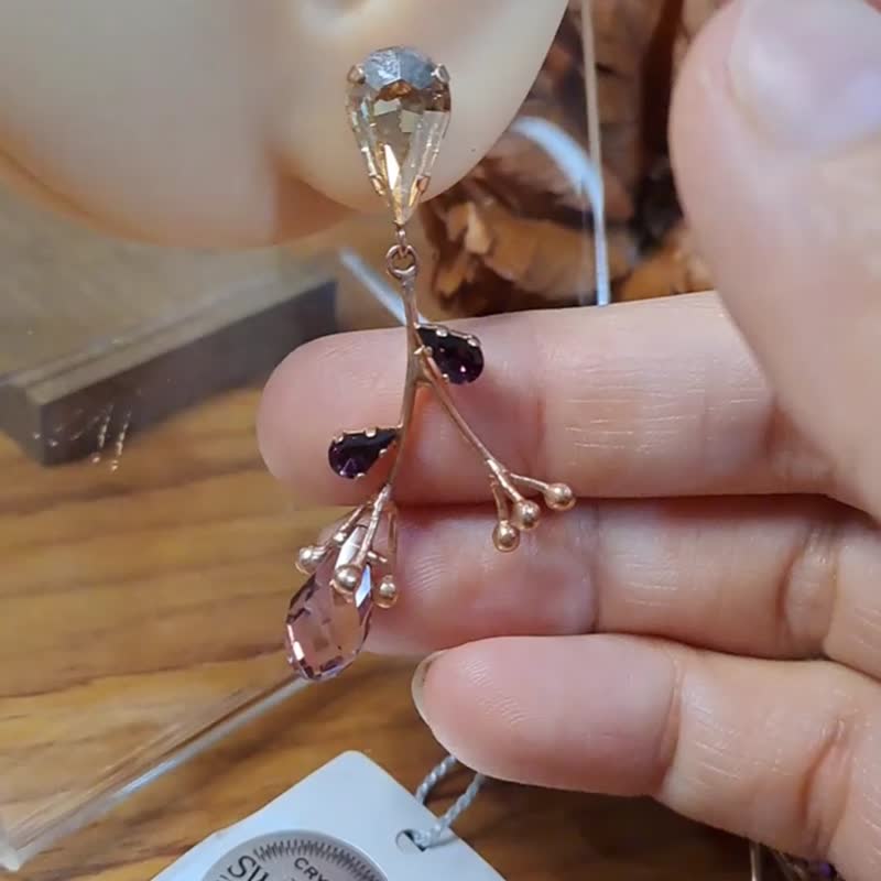 Flower Earrings,14K gold plated earrings, Swarovski crystal Earring, Handmade, - 耳环/耳夹 - 其他金属 金色