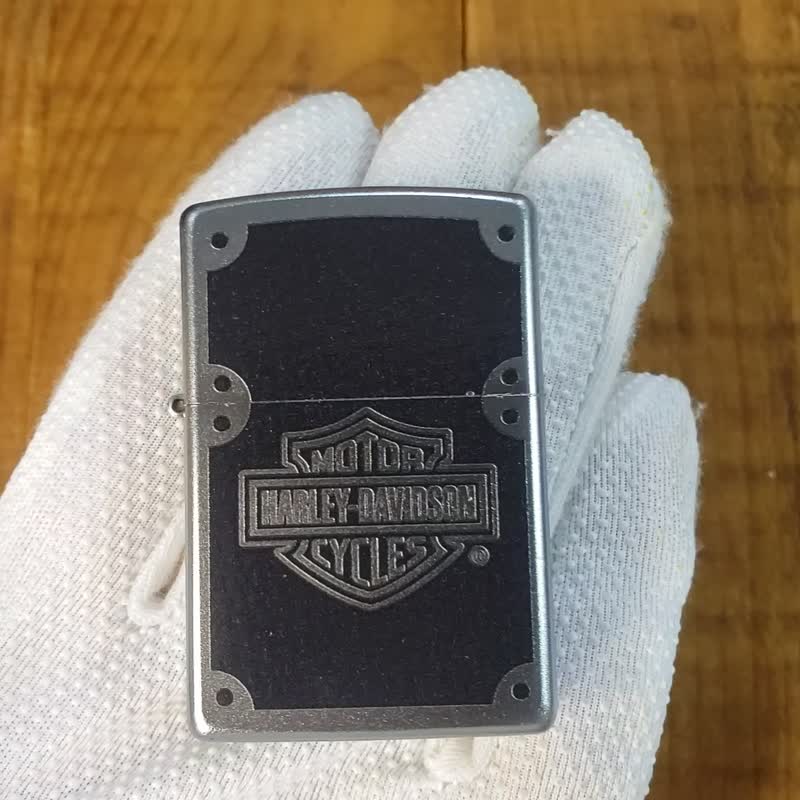 【ZIPPO官方旗舰店】 雷联名系列防风打火机 24025 - 长链 - 铜/黄铜 银色