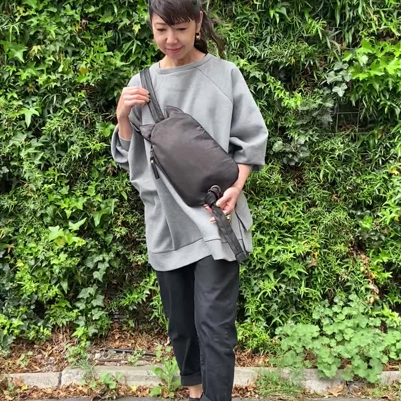 【M尺寸】马皮革 黑色 猫咪造型斜背包 可加购绣字 适合送礼 - 侧背包/斜挎包 - 真皮 黑色