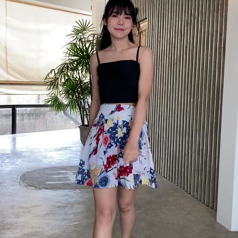 High-Waisted Cotton Shorts with a Side Pocket - Red Blue and Yellow Floral - 女装短裤 - 棉．麻 白色