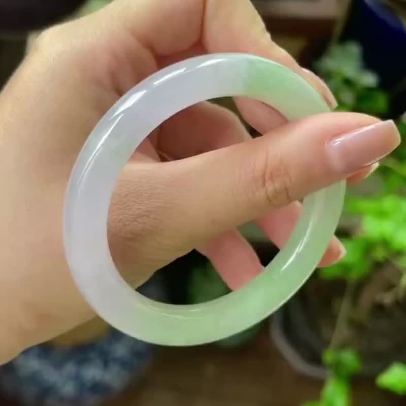 冰种翡翠天然翡翠玉镯 A玉手镯 玉鈪 • 冰种春带彩翡翠圆镯 - 手链/手环 - 玉石 紫色
