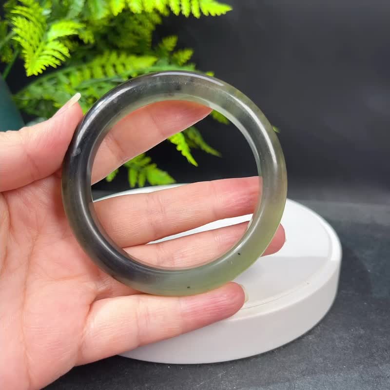 蛇纹玉手镯 60MM 渐变水墨画风 墨绿色岫玉手环 平静安宁镇静神秘 - 手链/手环 - 玉石 绿色