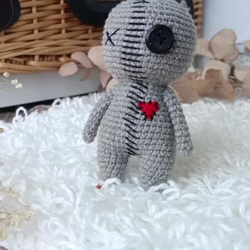 Voodoo Doll Zombie gothic best friend gift long distance gift. Doll with heart - 扇子 - 棉 灰色