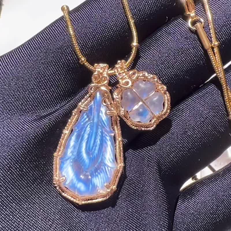 纯手工制作进口14K包金绕线孔雀羽毛四叶草月光石项链 - 项链 - 宝石 多色