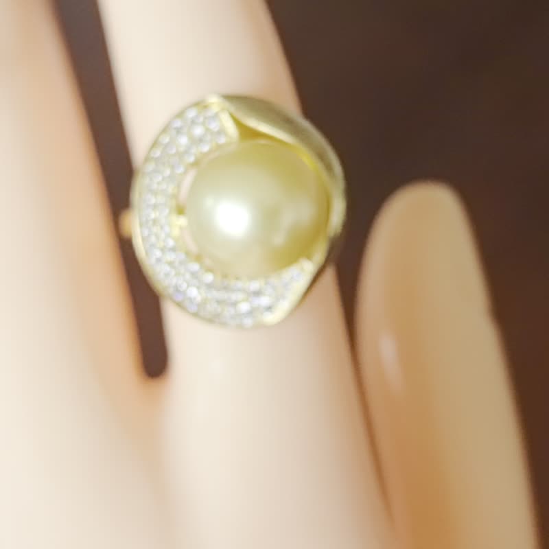 草帽 天然海水珍珠 南洋金珠 满镶晶体 纯银 戒指 - 戒指 - 珍珠 金色