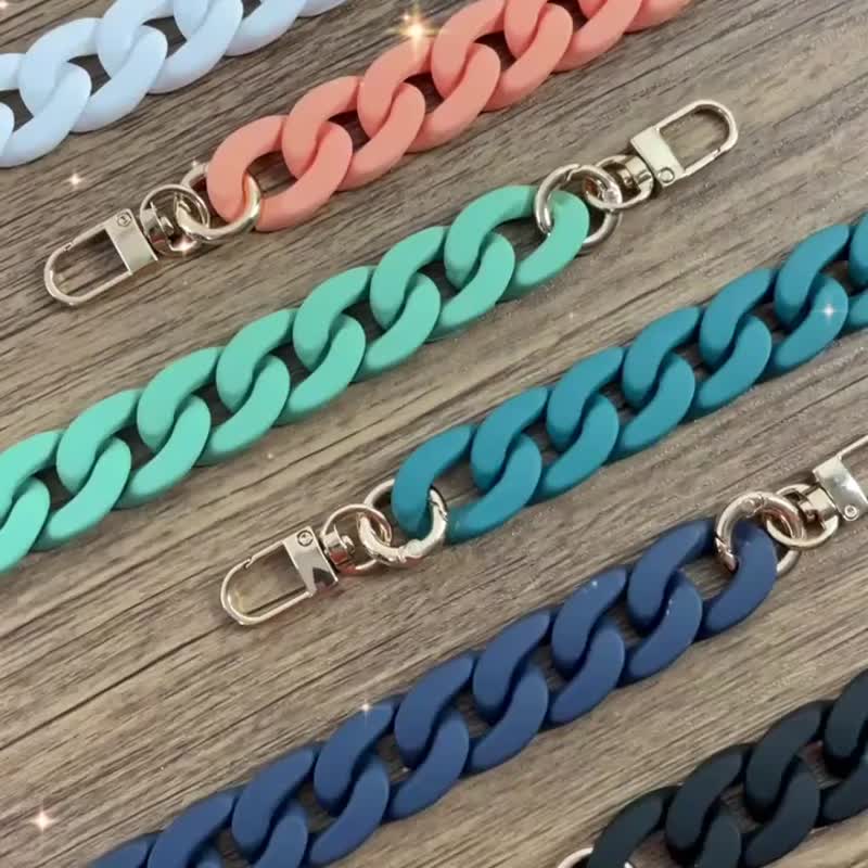 【Functime】雾面漆感菱形手机壳腕带手提短链条 24cm - 手机配件 - 塑料 多色