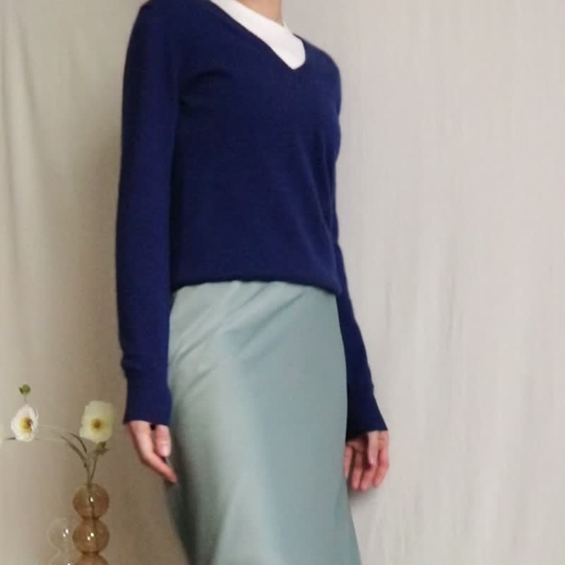 【下单订制】Cassandra Sweater 合身V领毛衣 布列塔尼蓝 山羊绒 - 女装针织衫/毛衣 - 羊毛 