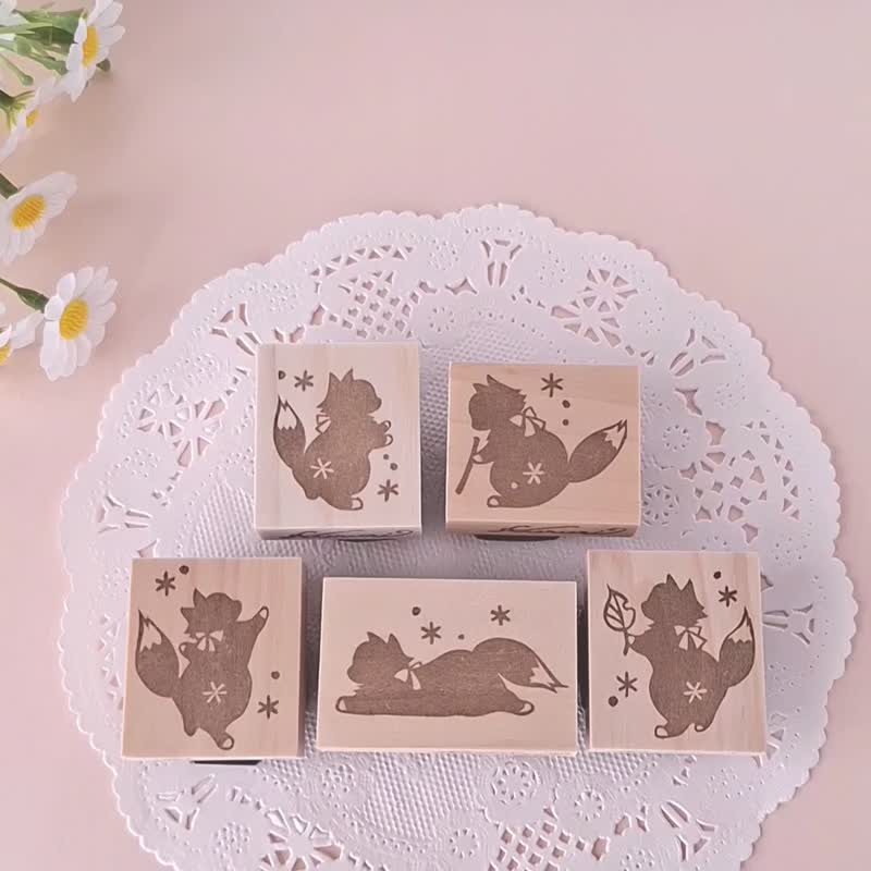 专注凝视着叶子的狐狸印章 - 印章/印台 - 橡胶 透明