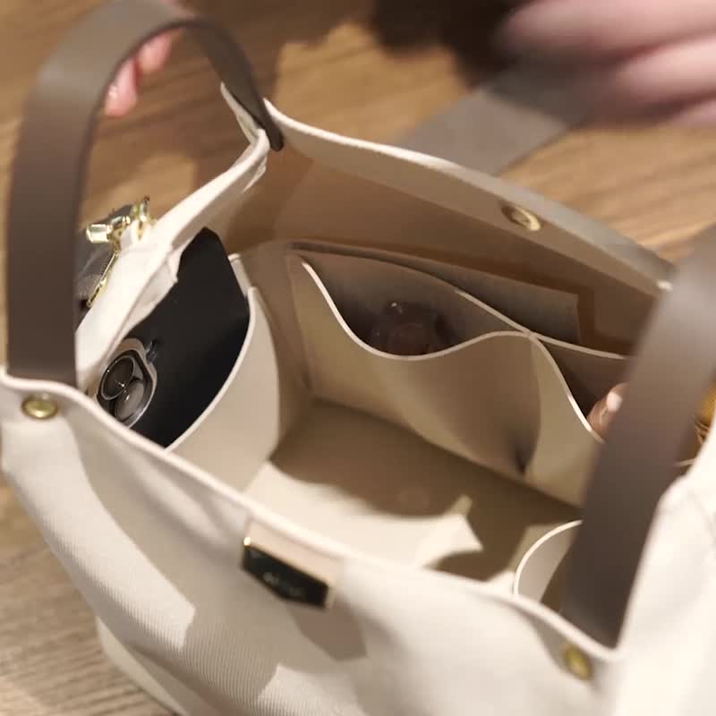 Wàndering防泼水牛皮肩背包/墨黑 - 手提包/手提袋 - 真皮 黑色