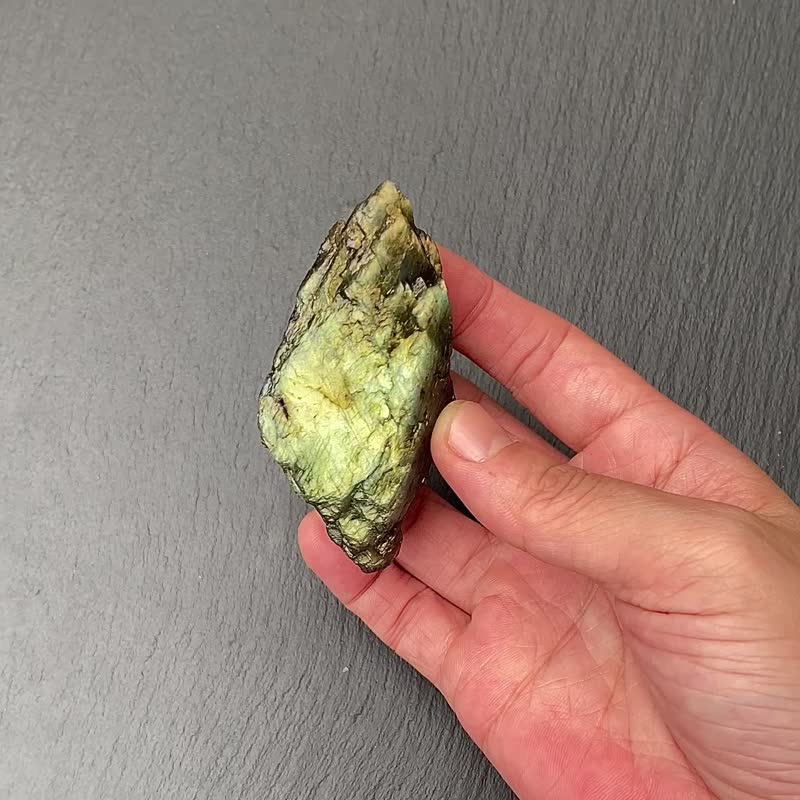 天然原矿极光色拉长石 疗愈 能量 财运 旺姻缘 提升个人魅力 原石 - 摆饰 - 石头 多色