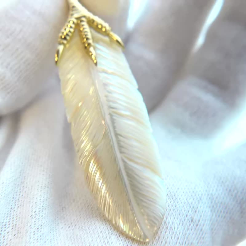 Made to order eagle hook feather necklace with luminous shell - 项链 - 贝壳 蓝色
