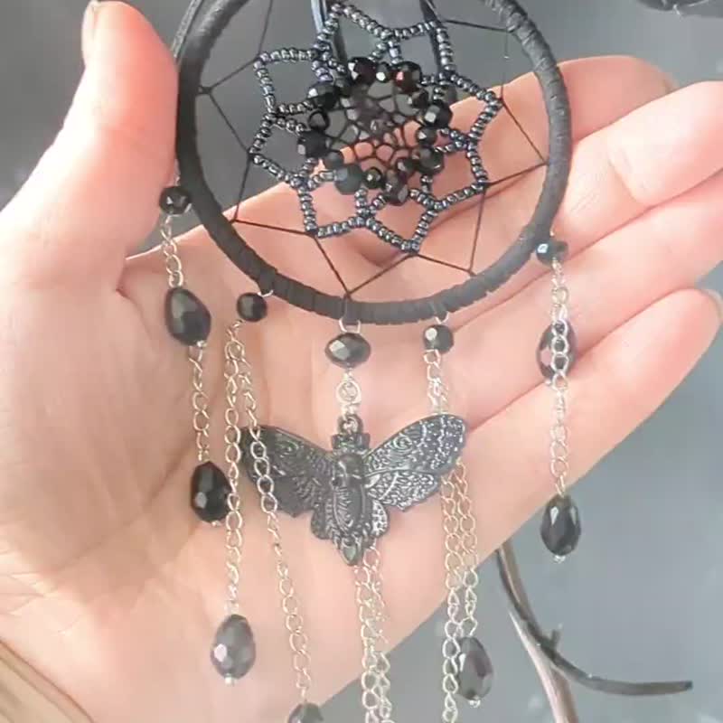 Small Gothic black dream catcher with moth skull and black sparkling crystals - 墙贴/壁贴 - 玻璃 黑色
