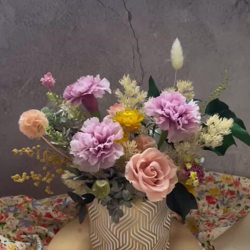 【花诉花艺】渐层紫康乃馨永生桌花/永生花礼/开幕花礼/升迁花 - 干燥花/捧花 - 植物．花 多色