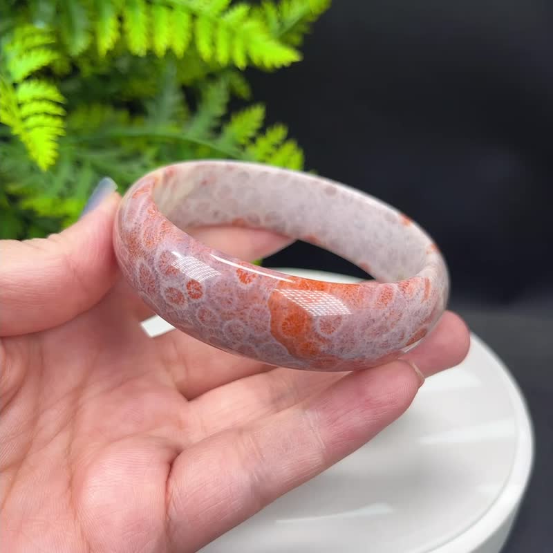 精品 橘粉珊瑚玉手镯 61MM 冰润高瓷玉化 柠檬片凤尾纹 护佑仁爱 - 手链/手环 - 玉石 