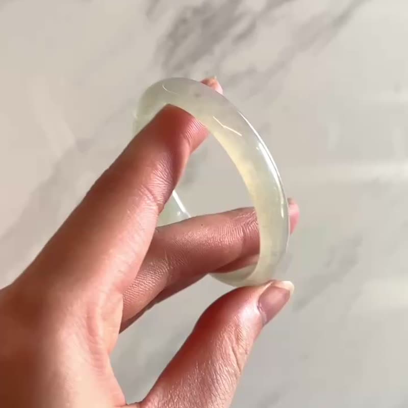 高冰种 天然翡翠 缅甸翡翠 A玉 玉镯 • 高冰种若芽翡翠贵妃镯 - 手链/手环 - 石头 黄色