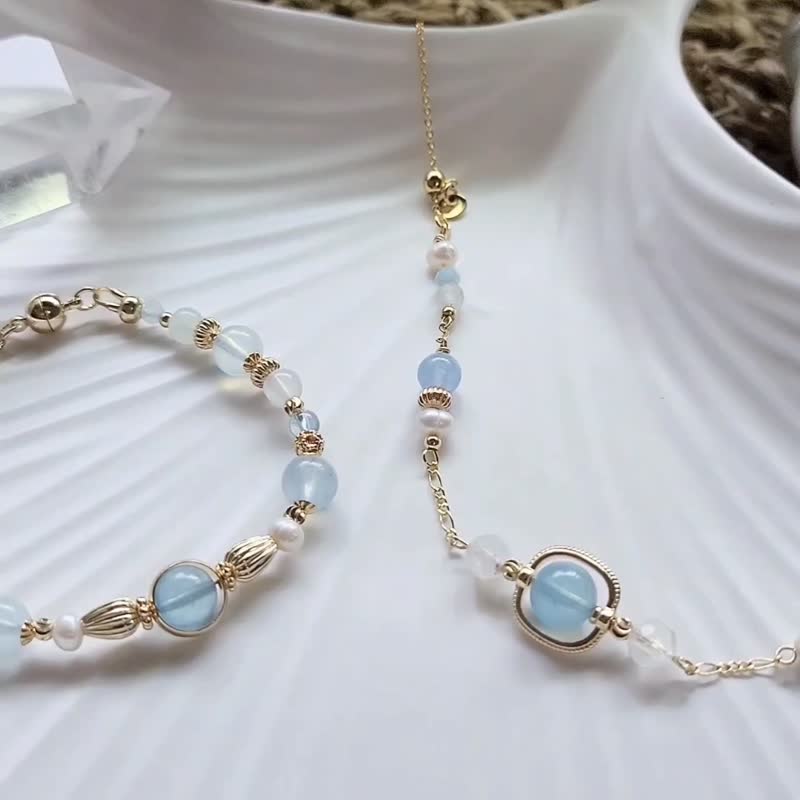 Into The Blue | 海蓝宝 珍珠 蓝月光石 双款式设计 可调节式手链 - 手链/手环 - 半宝石 蓝色