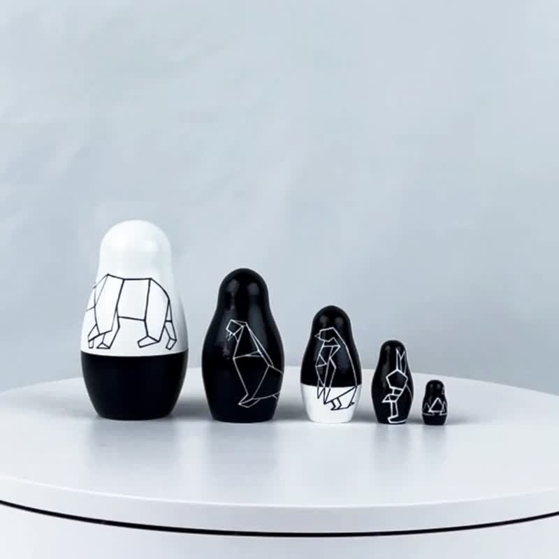 Black Nesting Dolls Set of 5 pcs - Black Decor Geometric Animals - Unique Finds - 玩具/玩偶 - 木头 黑色