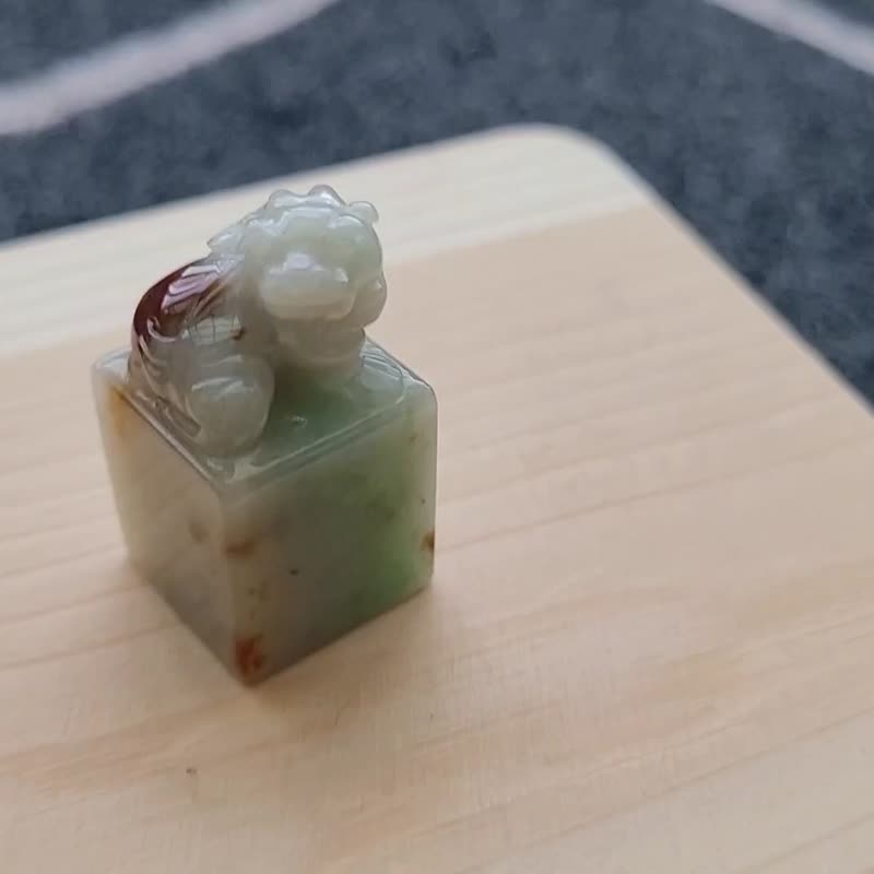 【亲翠】天然翡翠 冰三彩桂花糕貔貅宝宝印章 附木头小底座 - 印章/印台 - 玉石 多色