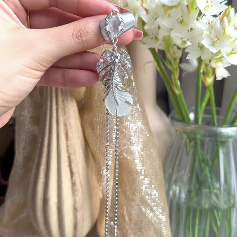 Exaggerated long clavicle Fringe chain shell earrings - 耳环/耳夹 - 铜/黄铜 银色