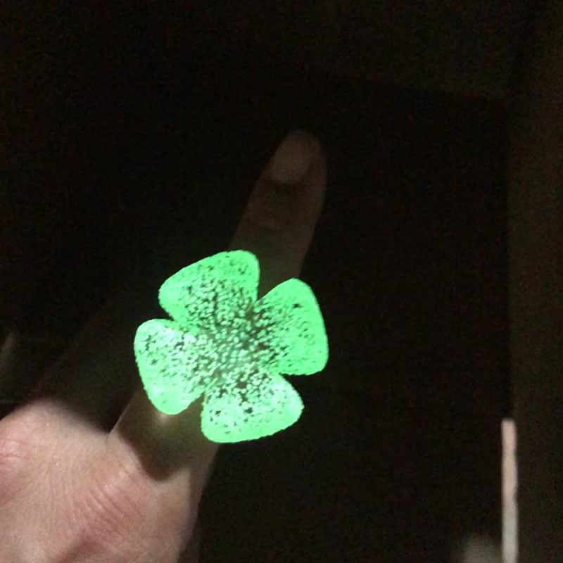 Flower Ring/fluorescent/glow-in-the-dark - 戒指 - 玻璃 绿色