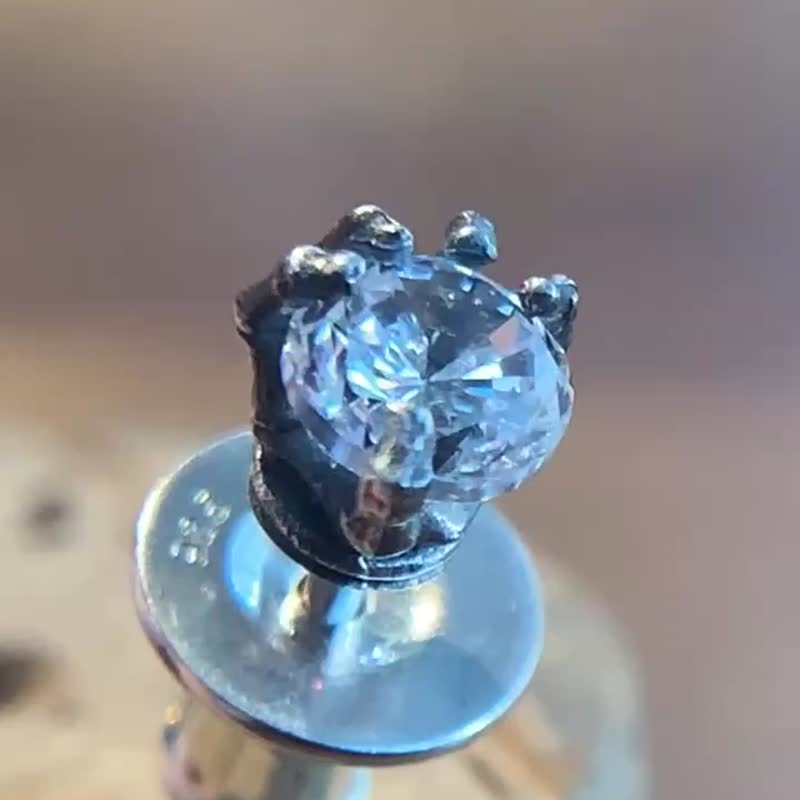 骷髅手 925 银耳环 透明宝石 PE29 - 耳环/耳夹 - 纯银 银色