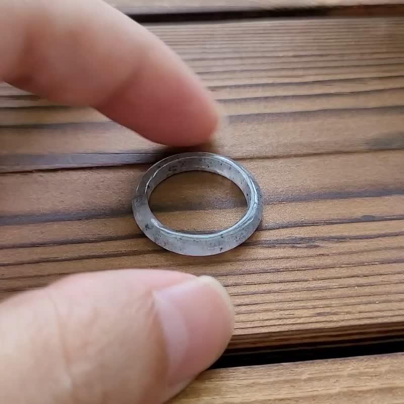 【亲翠】天然翡翠 高冰满天星潮黑系| 起莹光芝麻糊手指镯9号戒圈 - 戒指 - 玉石 多色