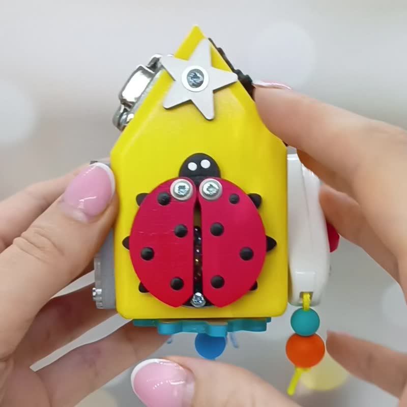 木制蒙特梭利忙碌方块 — 幼儿精细动作训练玩具 - 玩具/玩偶 - 木头 黄色