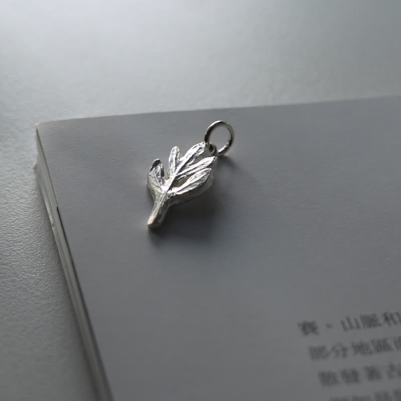 【咖啡店外的小草树】999纯银/项链吊坠/银黏土手作 - 项链 - 纯银 银色